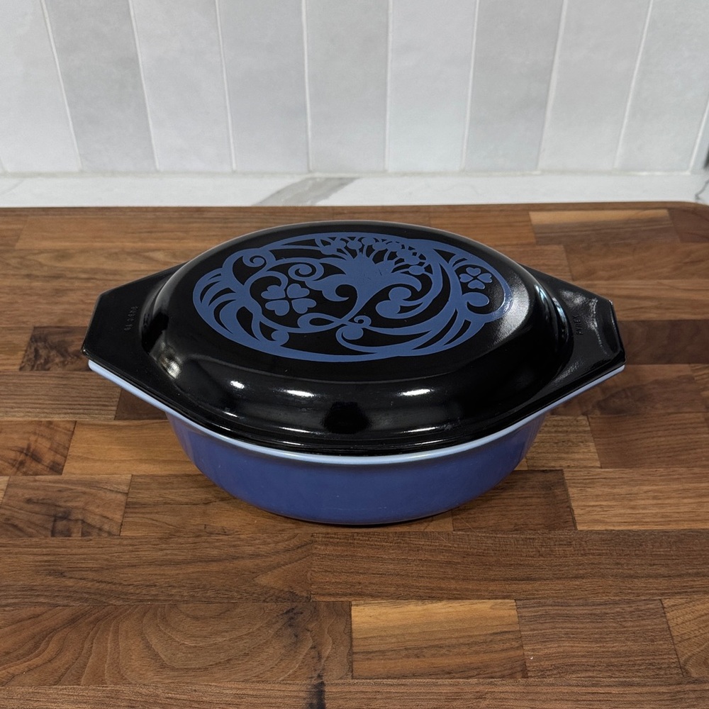 Pyrex Midnight Bloom Casserole Dish With Lid